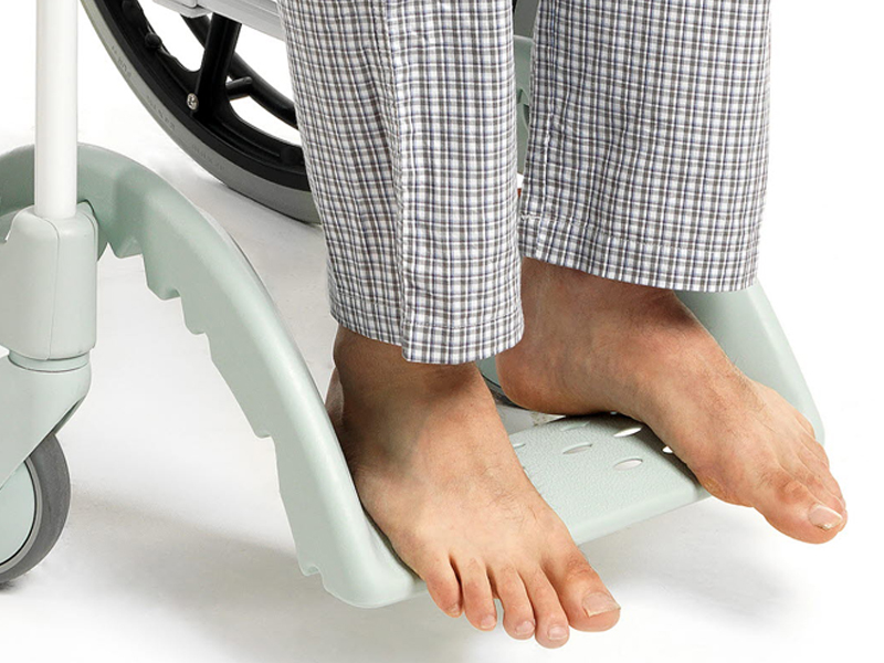 Ref. AD828 Silla con ruedas para ducha y wc. foto 6