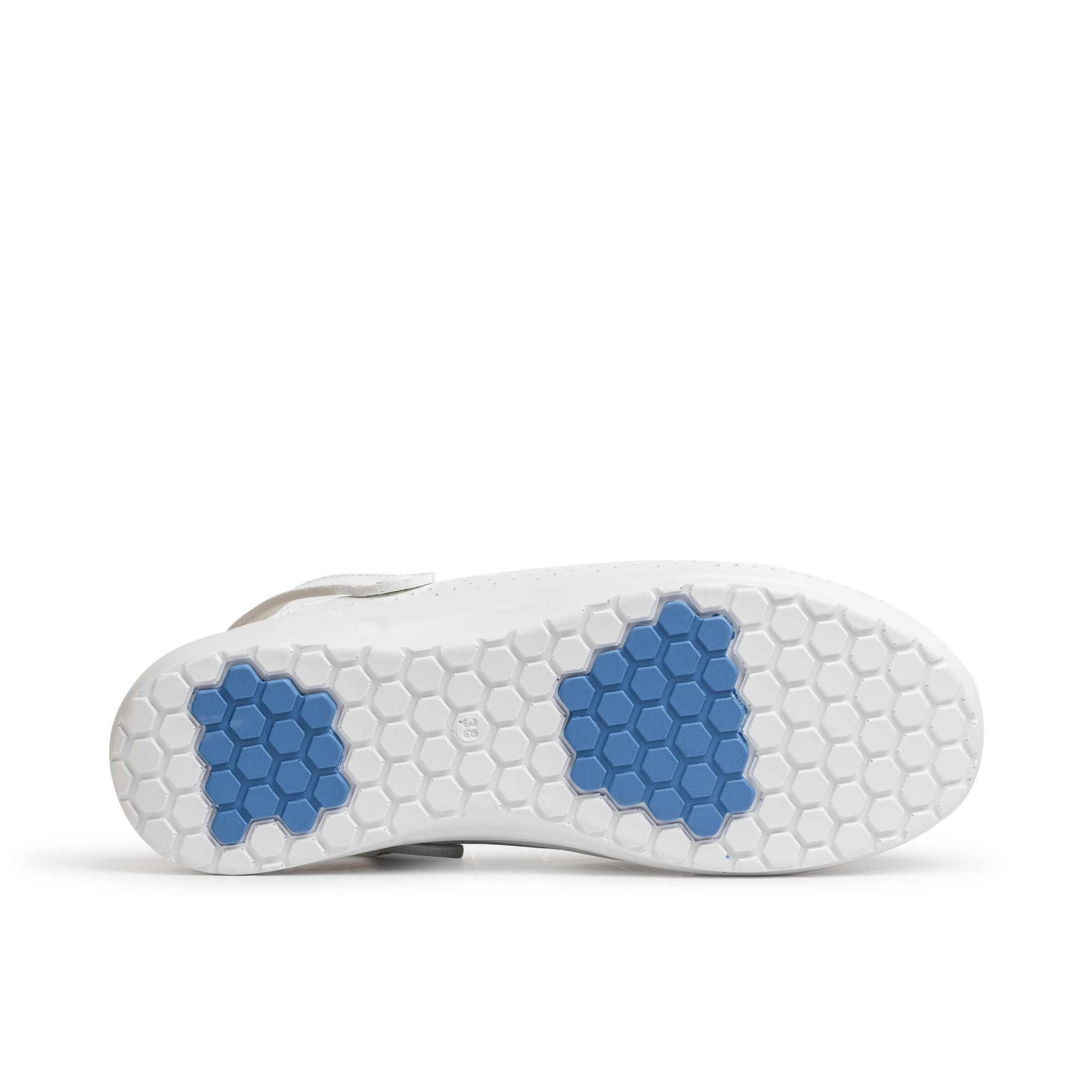 Ref. D2303 Zueco con correa abatible modelo Mar Picado. Foto 4