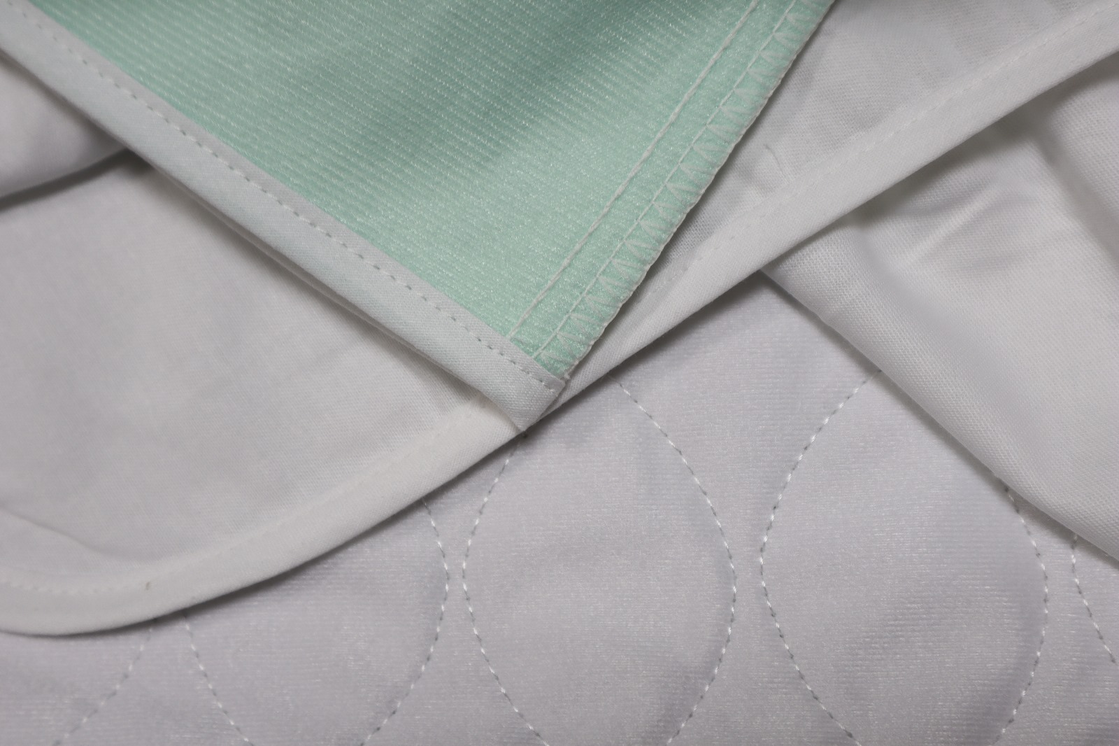 Ref. ED550 Empapador Premium 4 capas con alas. Foto 1