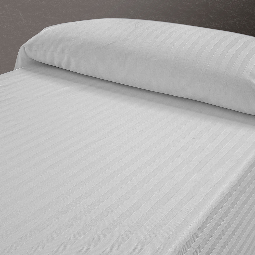 Ref. ED912 Colcha de Saten listado, color blanco, 170x280 cm. Foto 1