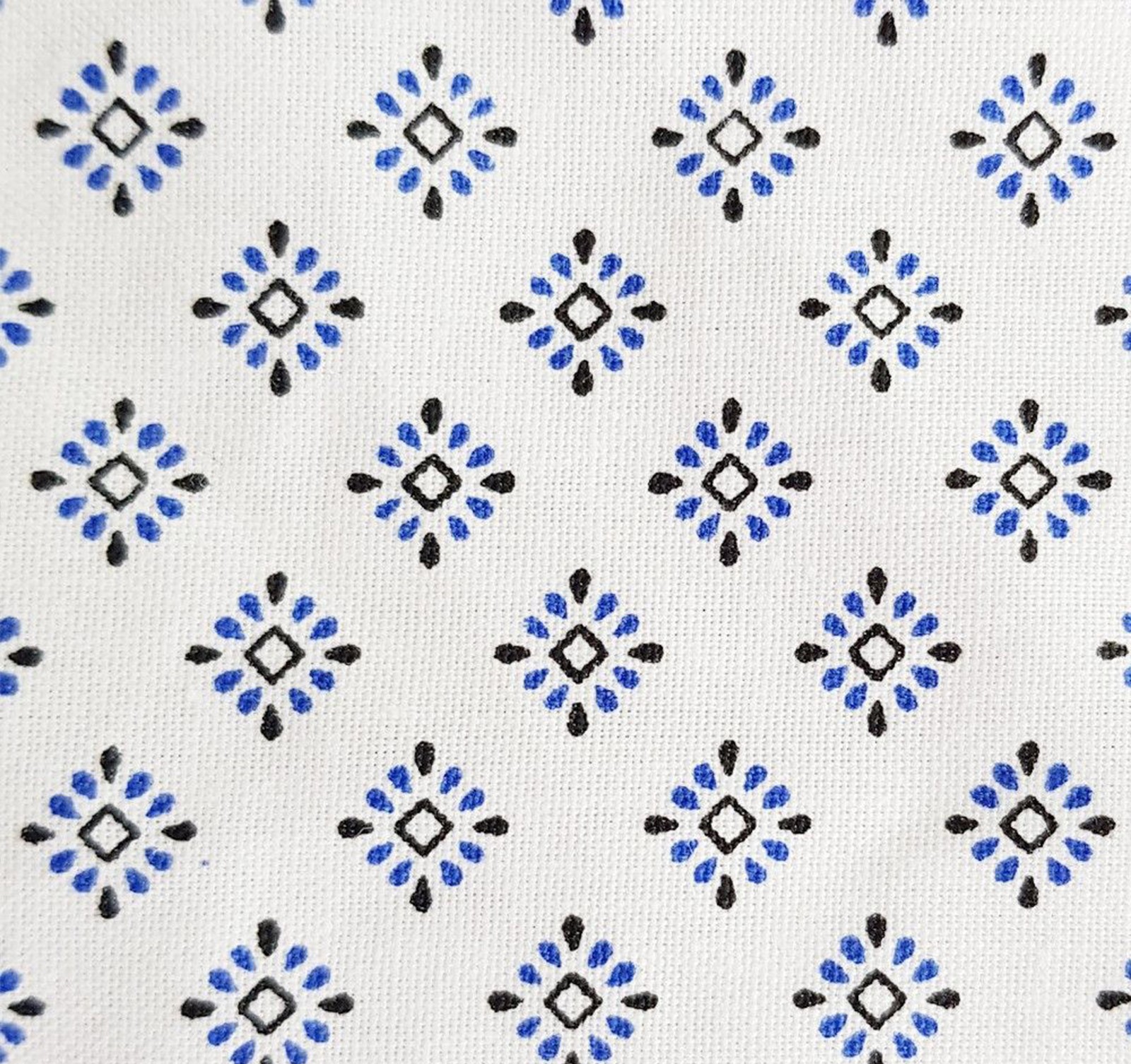 Ref. RT274 Bata paciente hospital Snowflakes manga corta. Foto 4