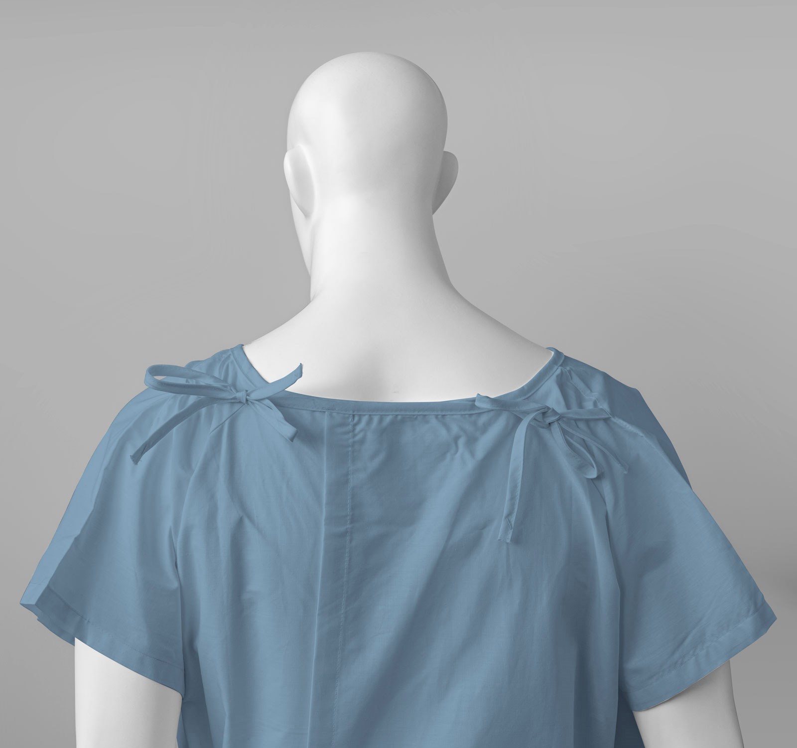 Ref. RT504 Bata paciente hospital Celeste. Foto 2