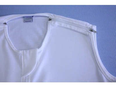 Ref. UG077 Sábanas de sujeción cremalleras en hombros. Foto 1